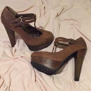 Brand new!! Brown T strap platform heels size 6